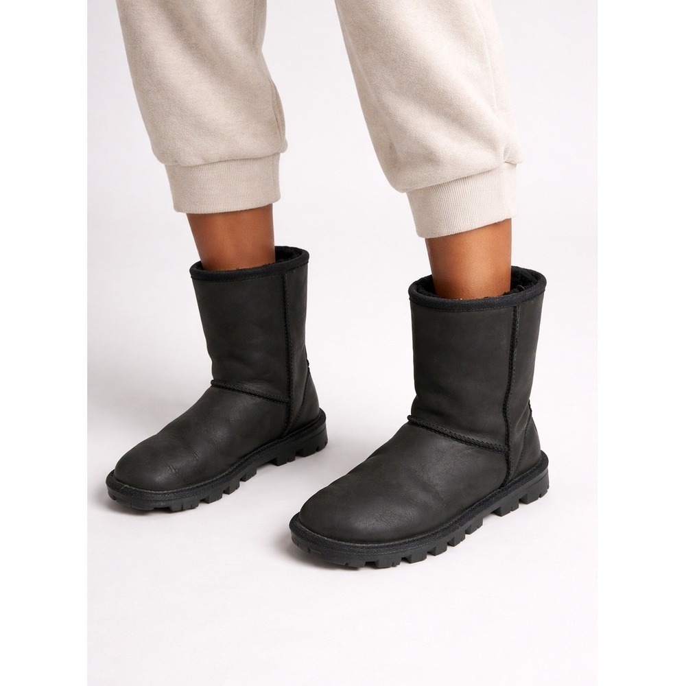 UGG Adirondack Short Black Leather Sheepskin Winter Boots Waterproof US 5